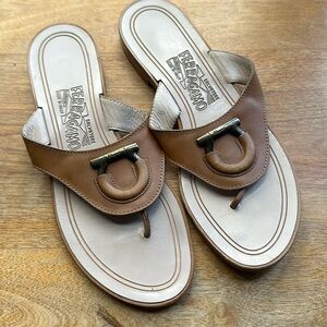 Salvatore Ferragamo tan leather thong sandal slides women’s 6